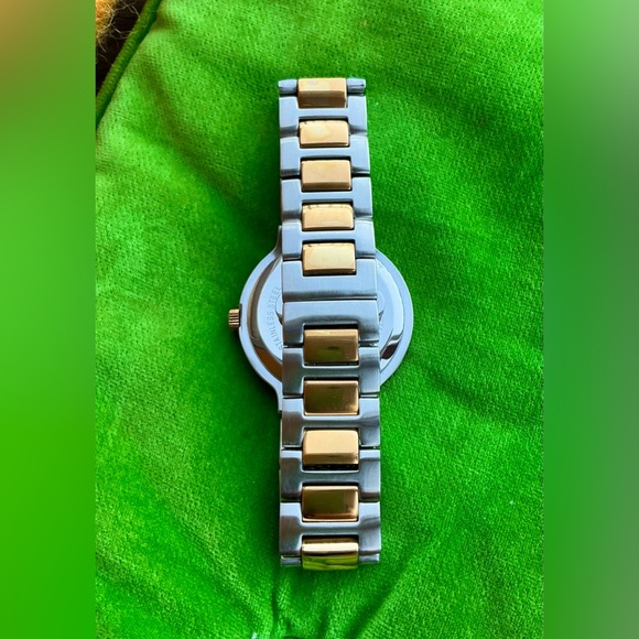 Authentic GUCCI DRESS watch🧡🤍🧡 - Picture 14 of 16